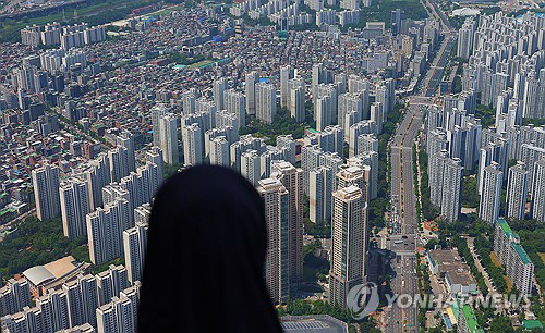 서울 롯데월드타워에서 바라본 주택단지 모습.<연합뉴스>